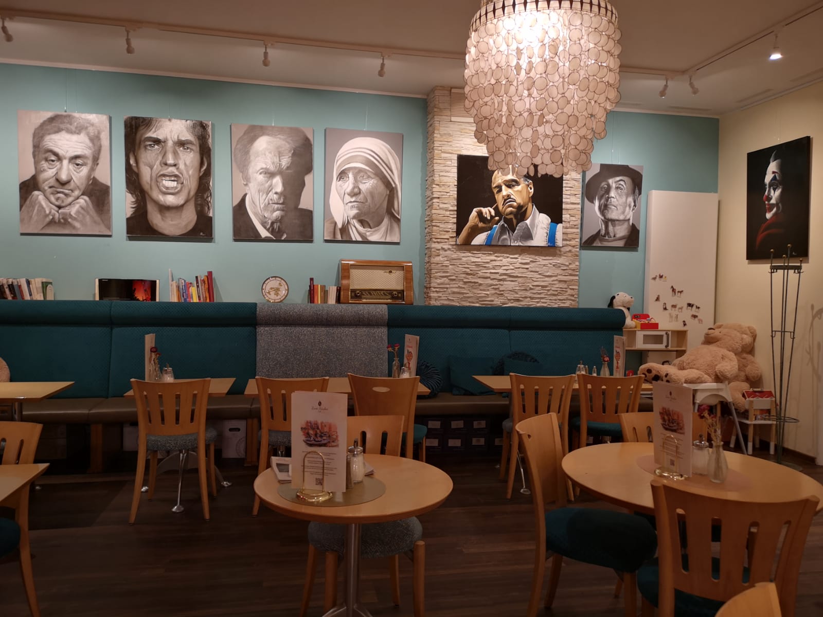 Ein zweites Bild des Unternehmens: Zwei Säulen Café in Bochum