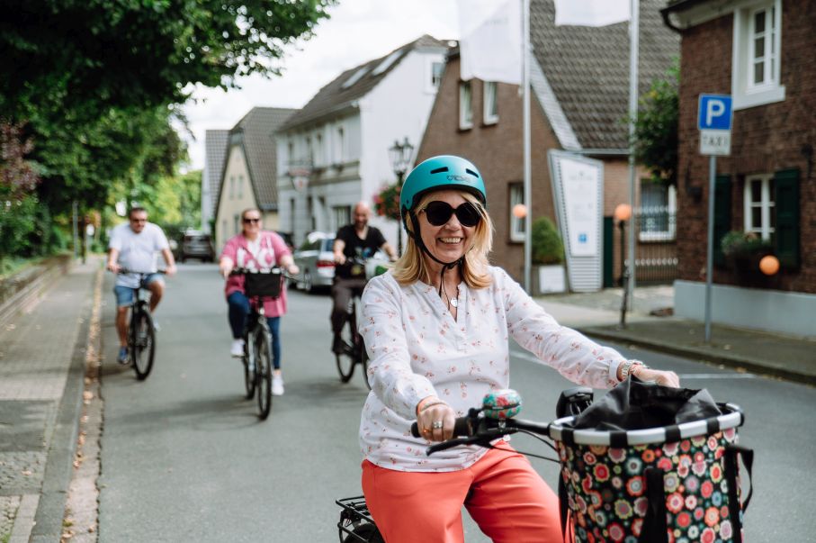 Frau auf Fahrrad